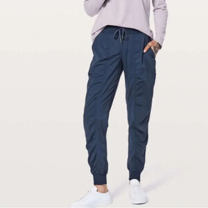 Lululemon sz 2 Dance Studio Jogger *29" True Navy great pre owned condition